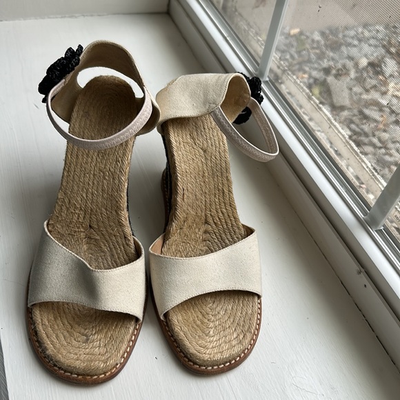 Black and White Espadrille Sandal Heels With Ankle Flower Size 40 Made in Spain - Picture 4 of 8